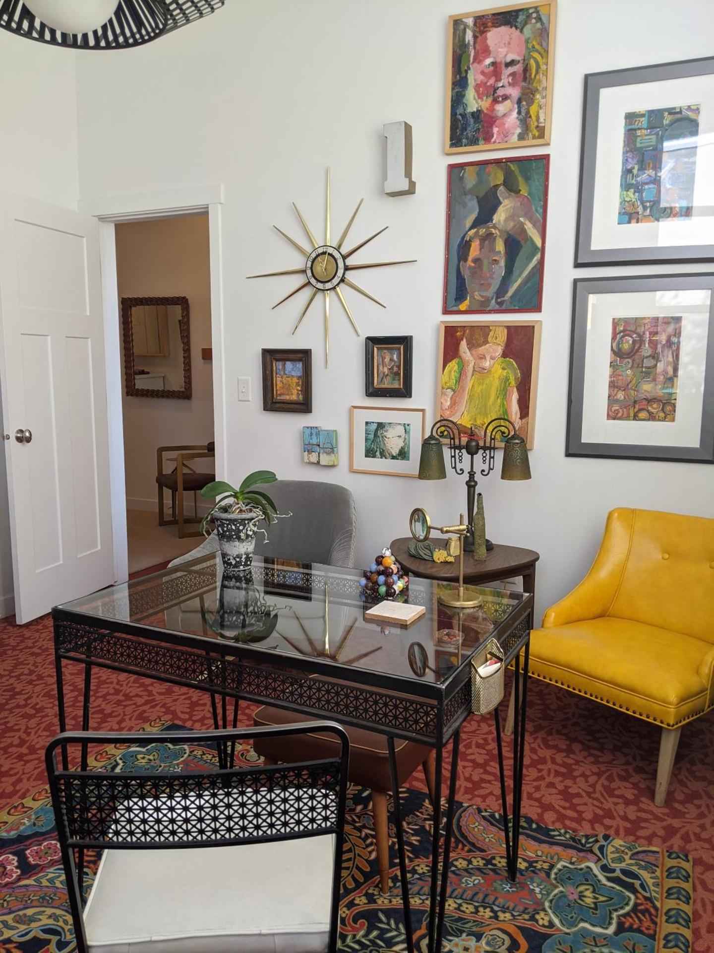 Central location close to Downtown and Mountain Views