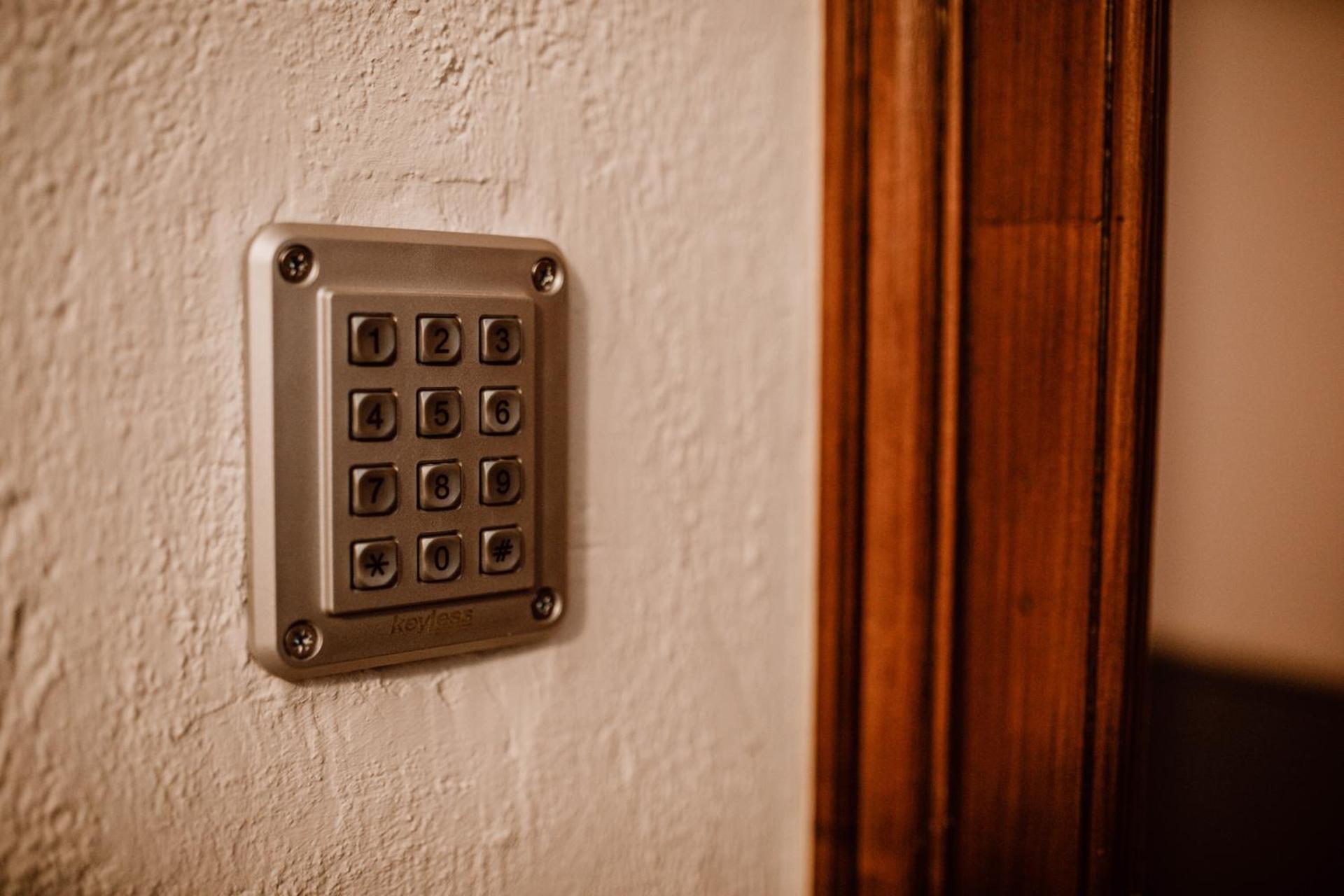 Apartment with Mountain View