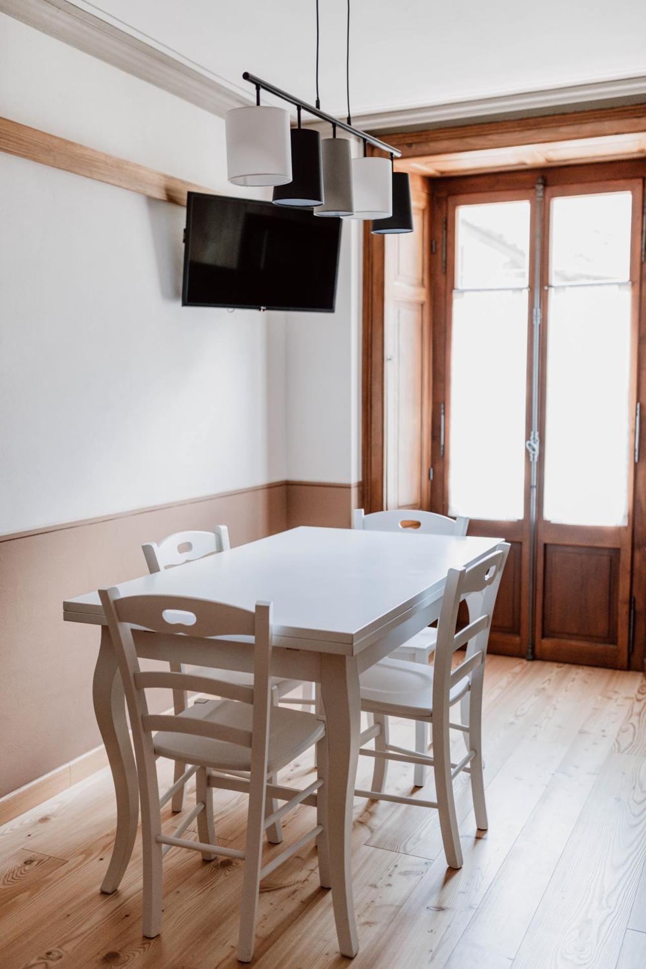 Apartment with Mountain View