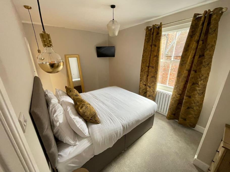 Georgian 3 bed house in historic town centre