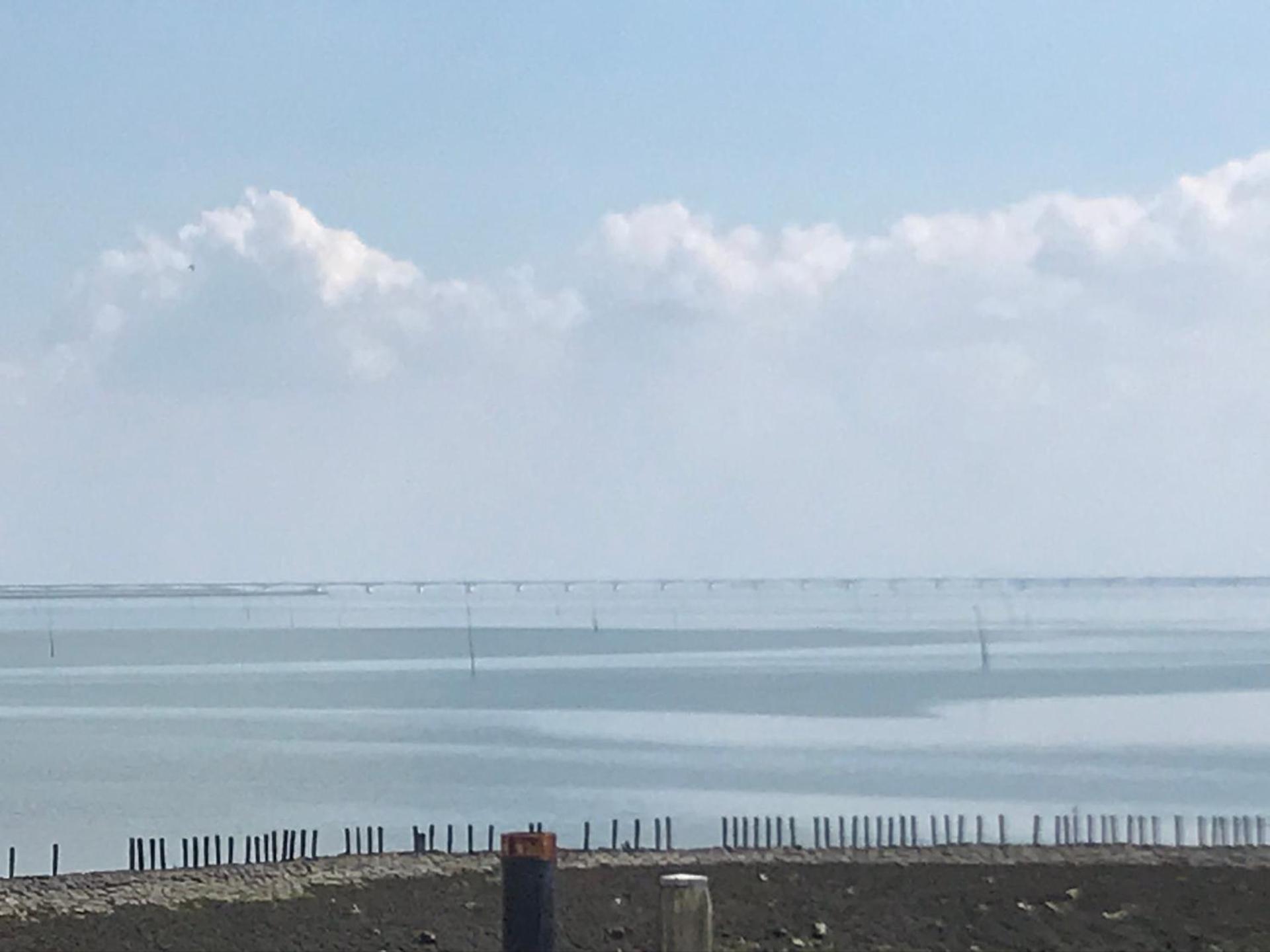 T Huuske tuinappartement met fantastisch uitzicht, nabij Zee