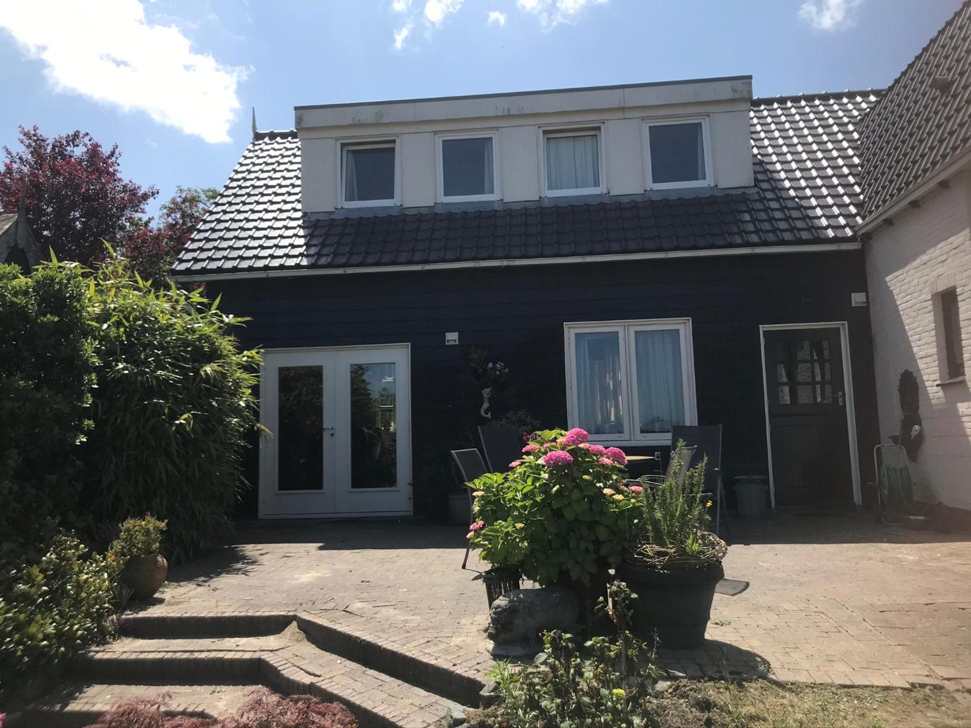 T Huuske tuinappartement met fantastisch uitzicht, nabij Zee