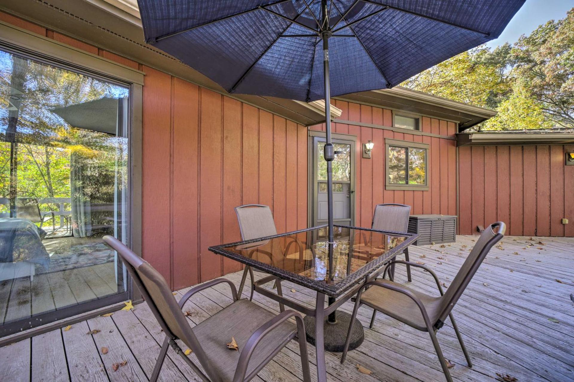 Pet-Friendly Cabin - 1 Mi From Fontana Lake!