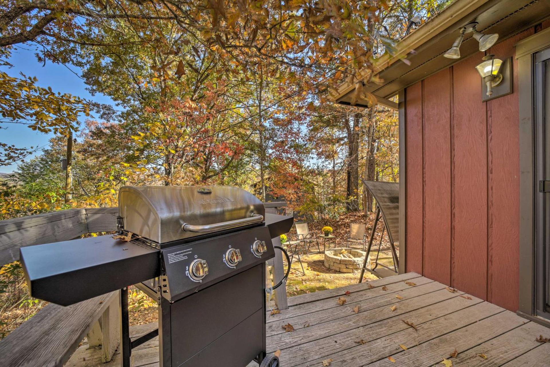 Pet-Friendly Cabin - 1 Mi From Fontana Lake!