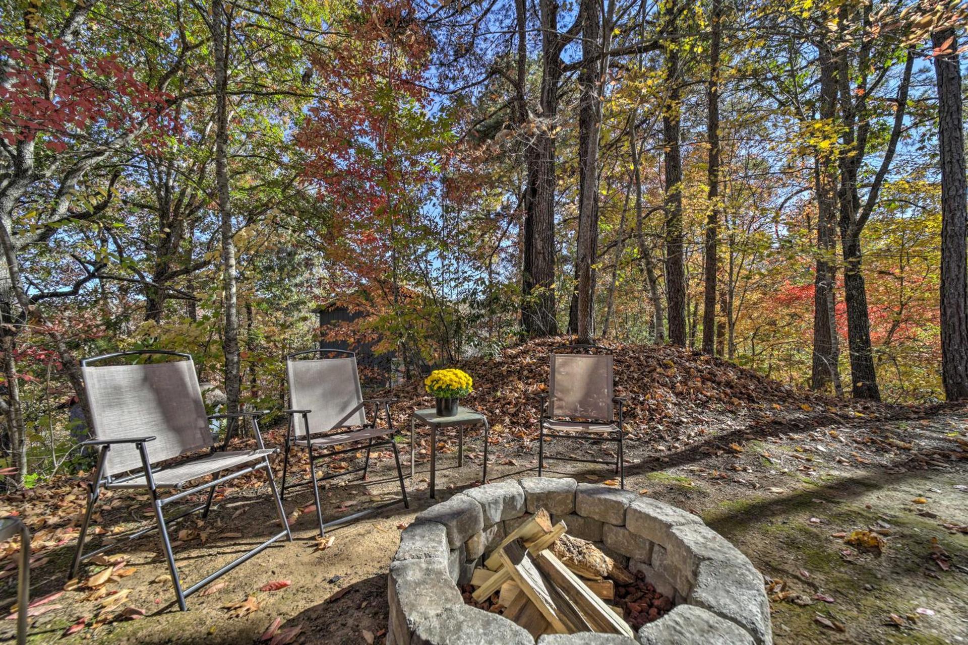 Pet-Friendly Cabin - 1 Mi From Fontana Lake!