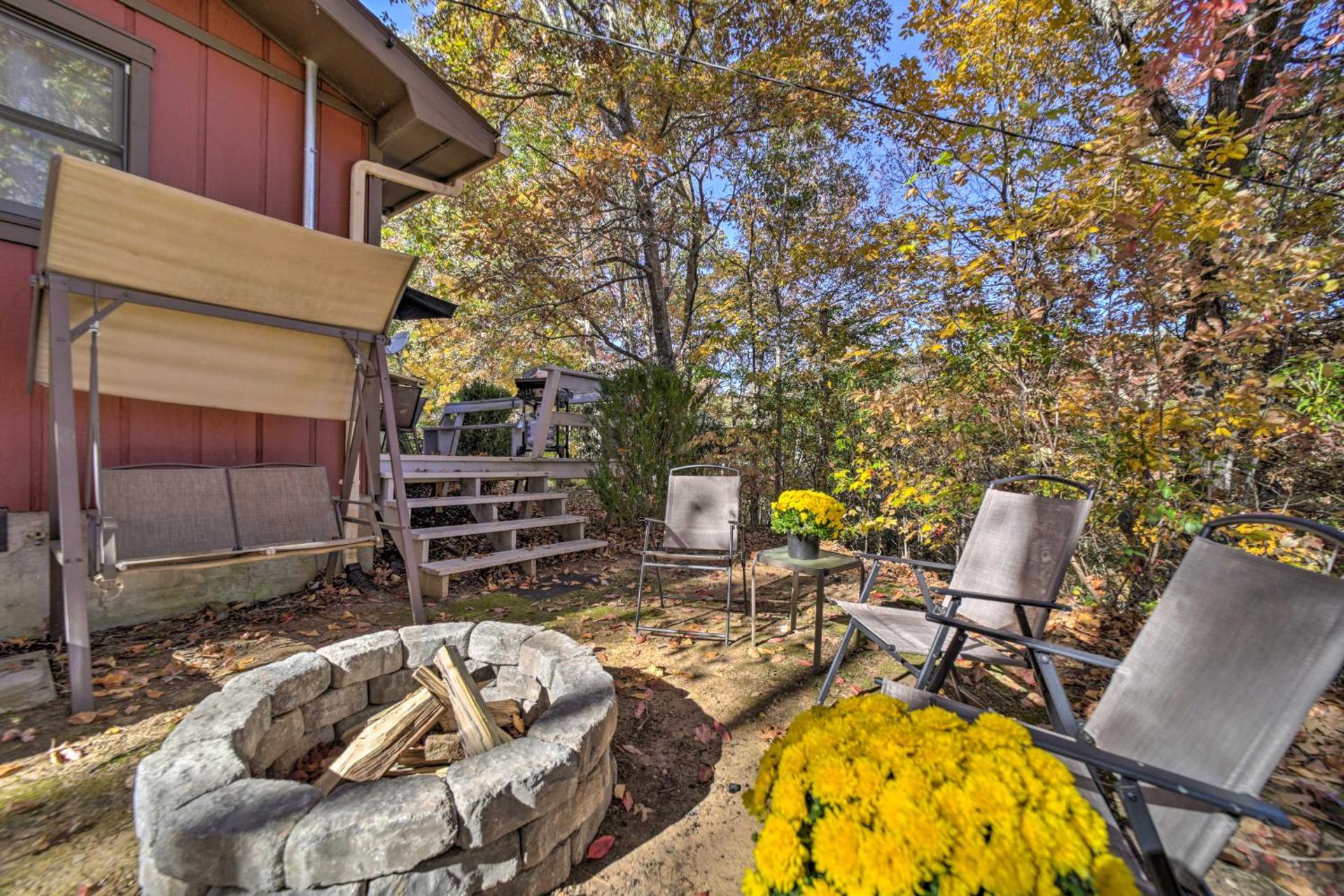 Pet-Friendly Cabin - 1 Mi From Fontana Lake!