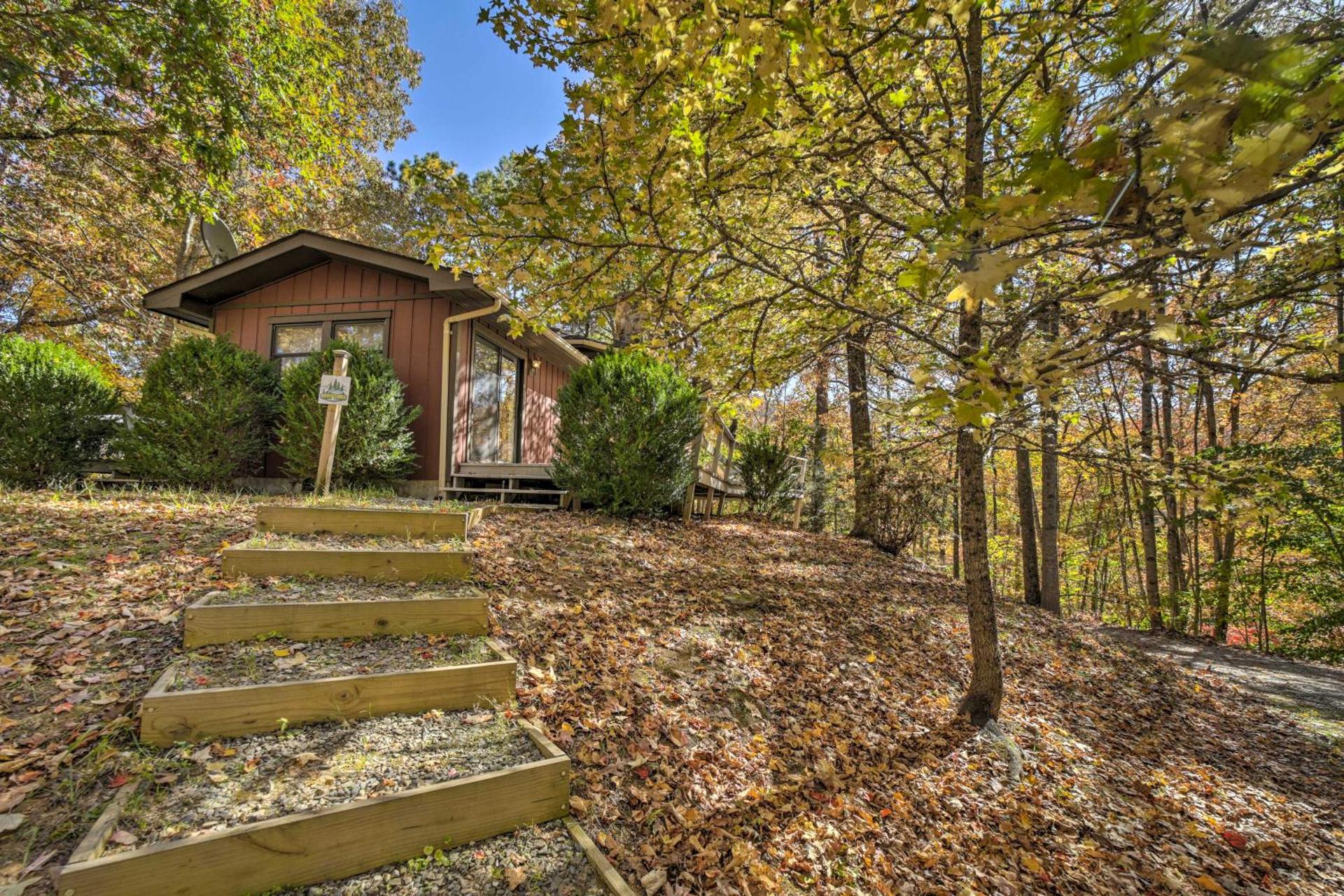 Pet-Friendly Cabin - 1 Mi From Fontana Lake!