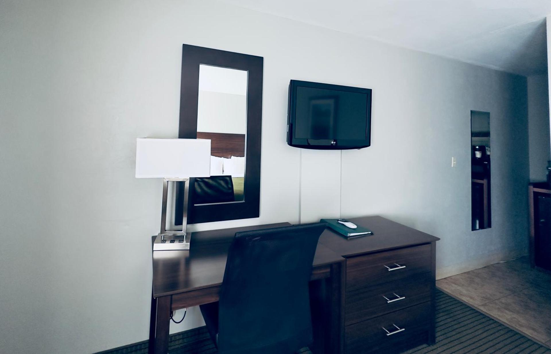 Queen Room - Non-Smoking