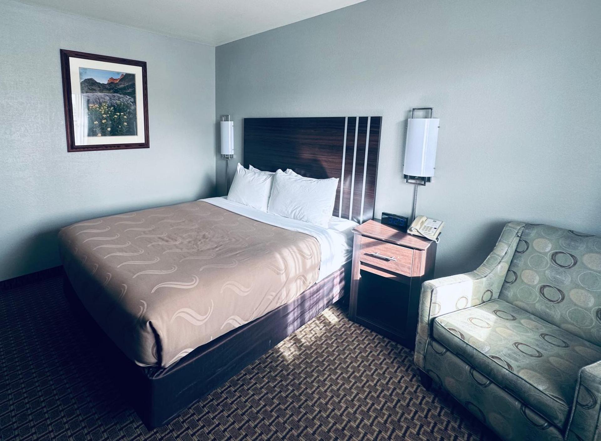 Queen Room - Non-Smoking