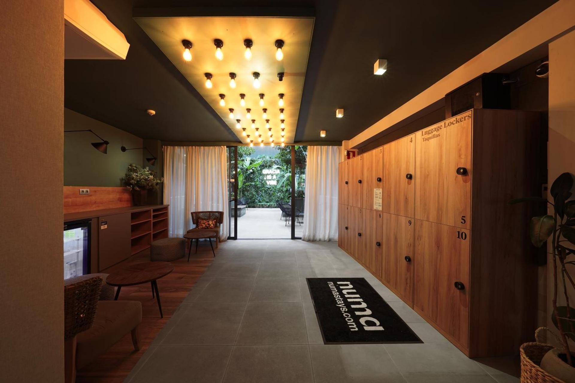 Communal lounge/ TV room