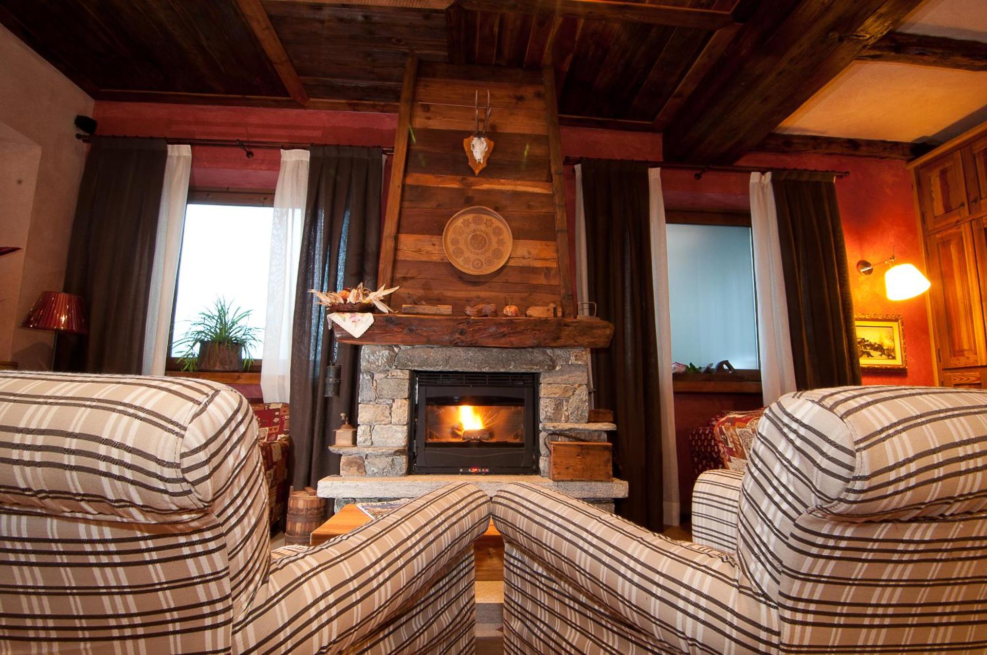 Communal lounge/ TV room