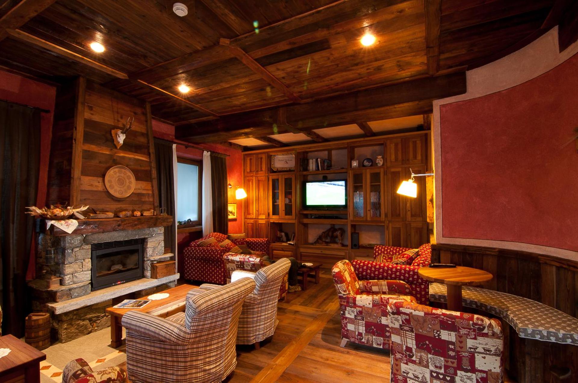 Communal lounge/ TV room