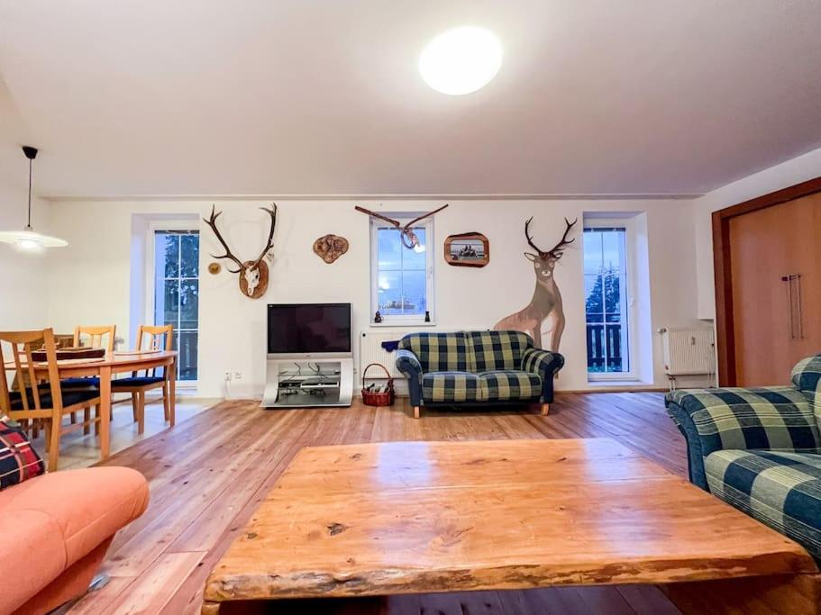 Communal lounge/ TV room