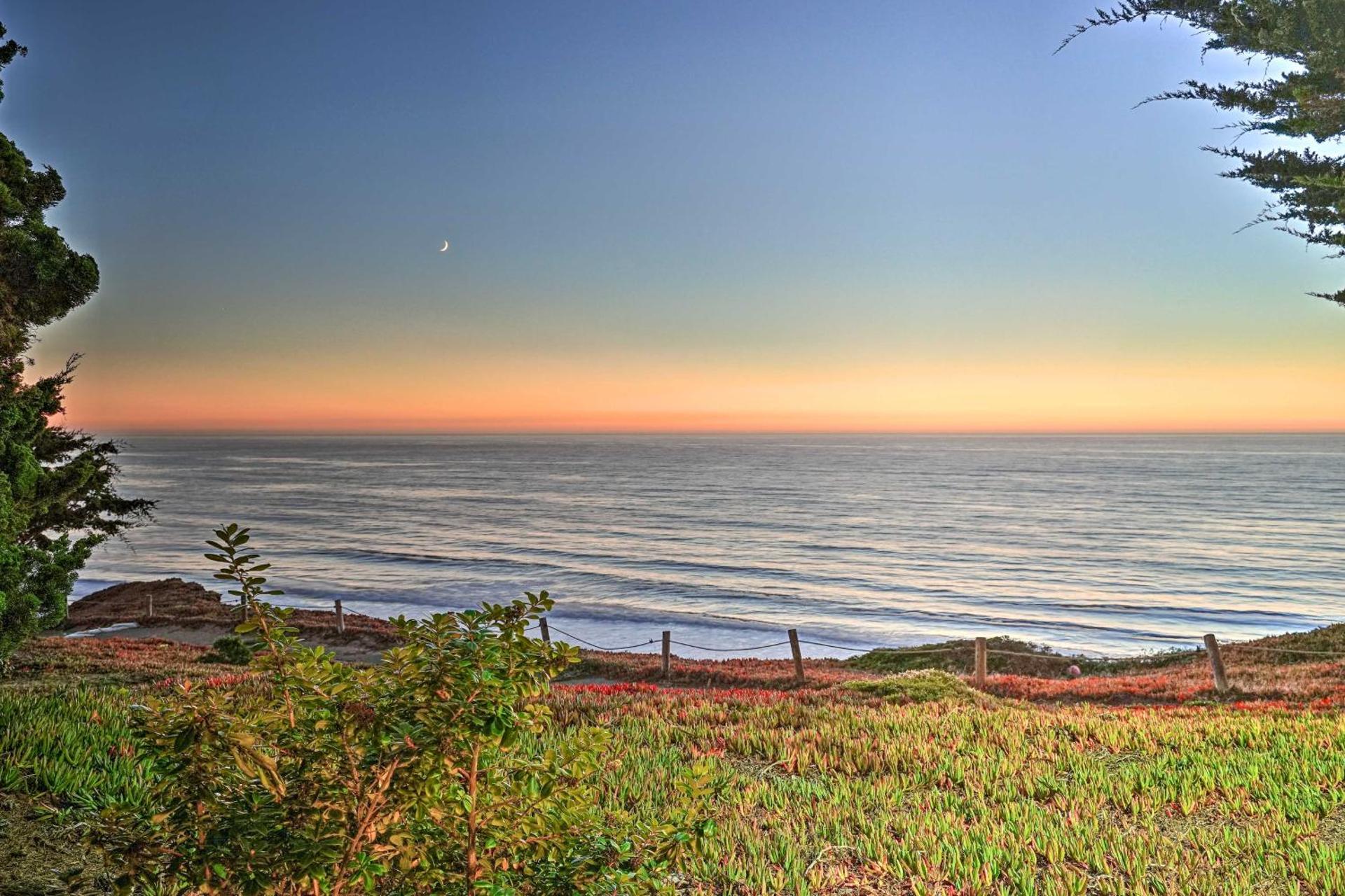 Less Than 1 Mi to Mussel Rock Park! Cliffside Pacifica Gem