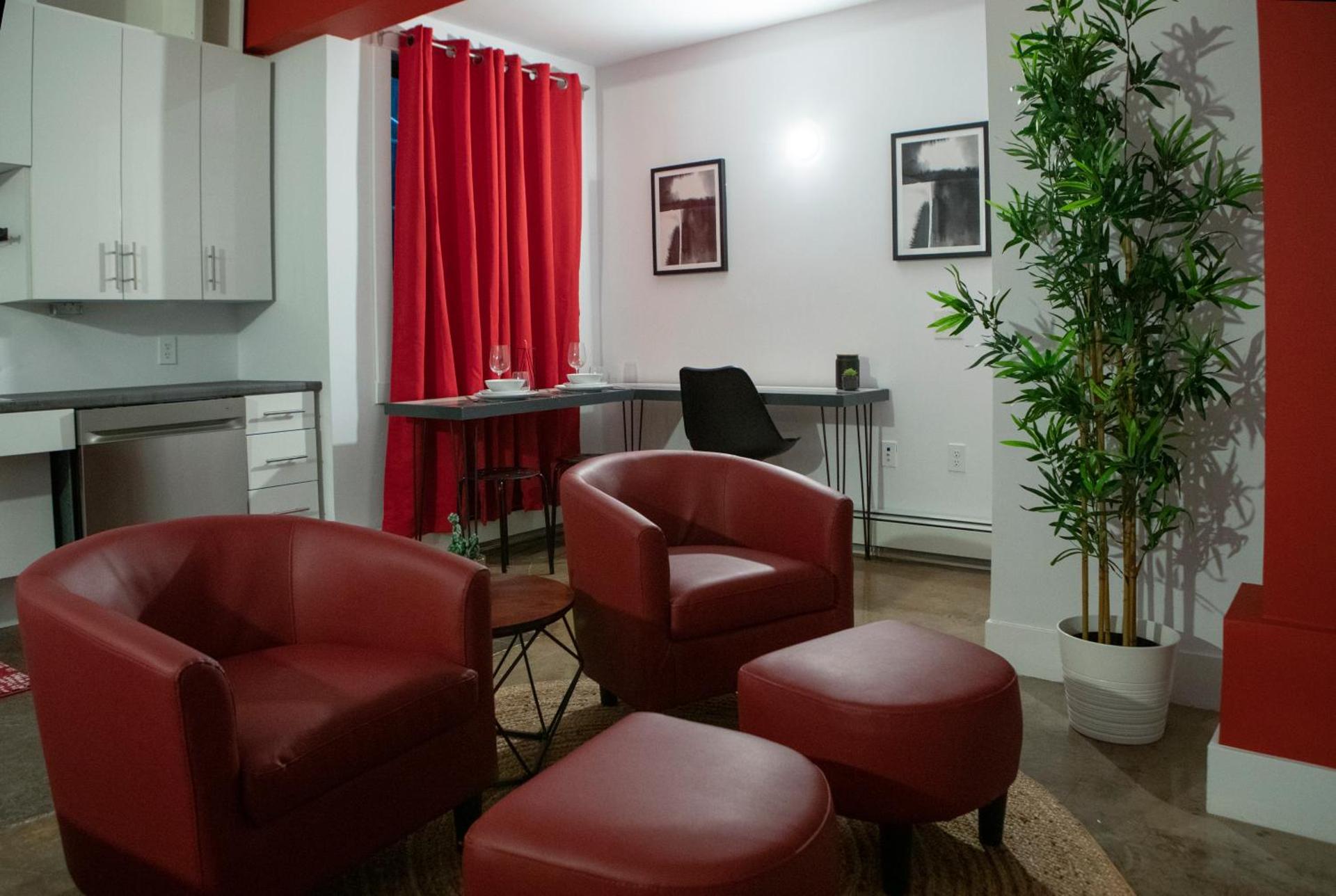 Cameo Hotel and Suites