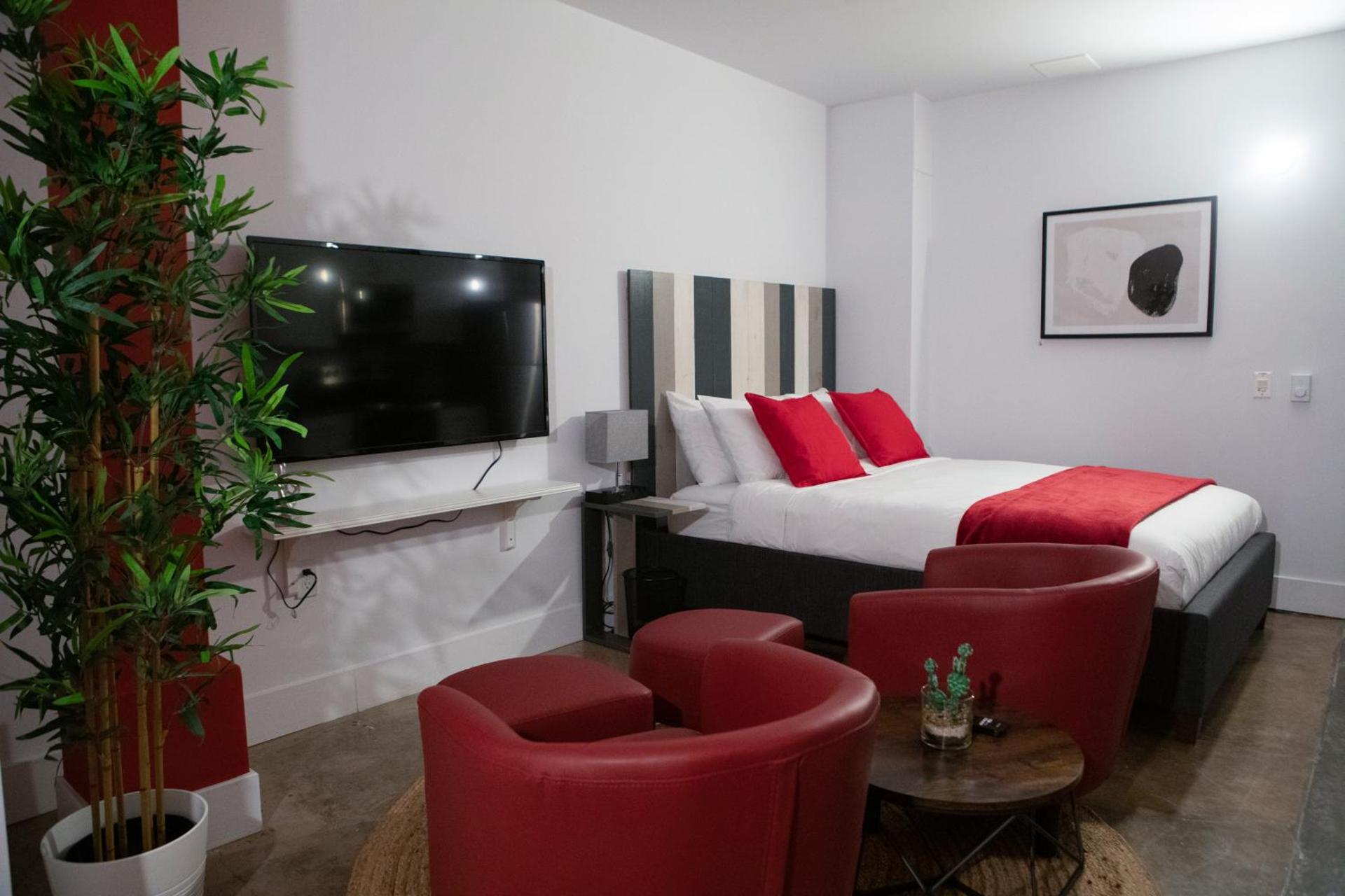 Cameo Hotel and Suites