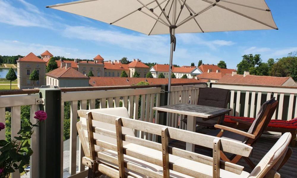 LoggiaHaus am Schloss, 5 Ferienwohnungen, teils mit Schloss- und Seeblick