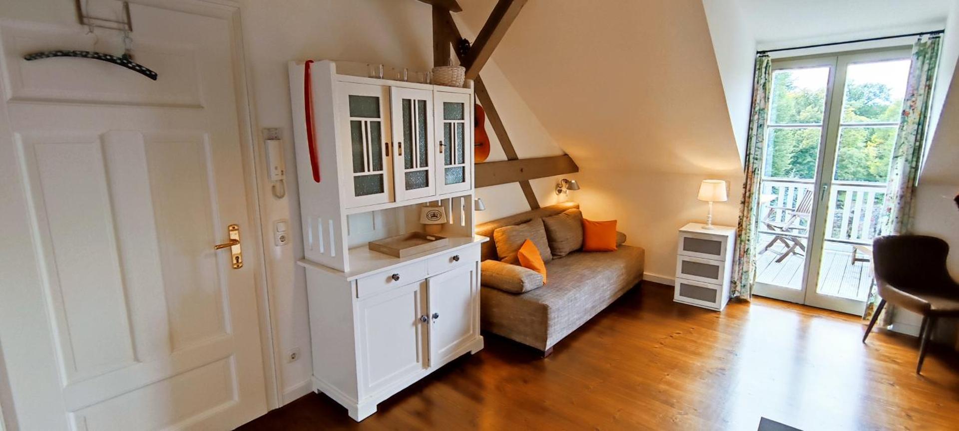 LoggiaHaus am Schloss, 5 Ferienwohnungen, teils mit Schloss- und Seeblick