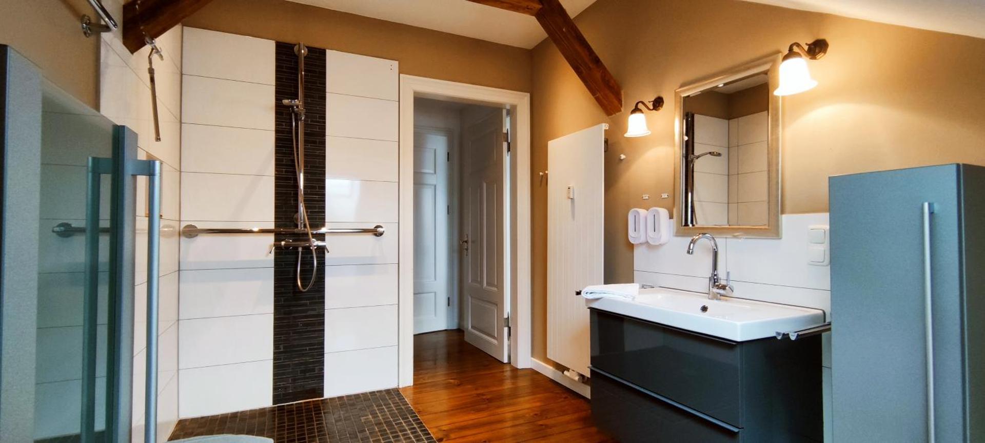 LoggiaHaus am Schloss, 5 Ferienwohnungen, teils mit Schloss- und Seeblick