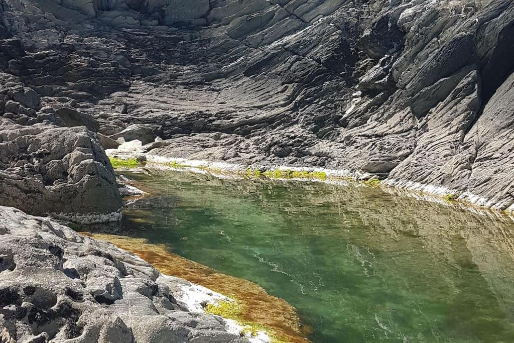 Bijou Coastal Apartment in Polperro With Hot Tub, Onsite Parking 5 min Downhill Walk To Village