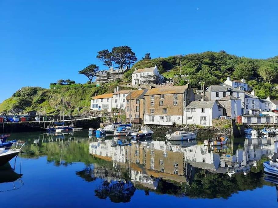 Bijou Coastal Apartment in Polperro With Hot Tub, Onsite Parking 5 min Downhill Walk To Village