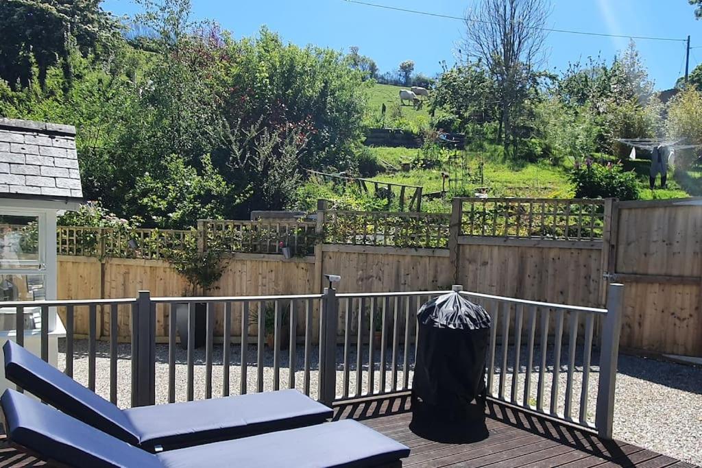 Bijou Coastal Apartment in Polperro With Hot Tub, Onsite Parking 5 min Downhill Walk To Village