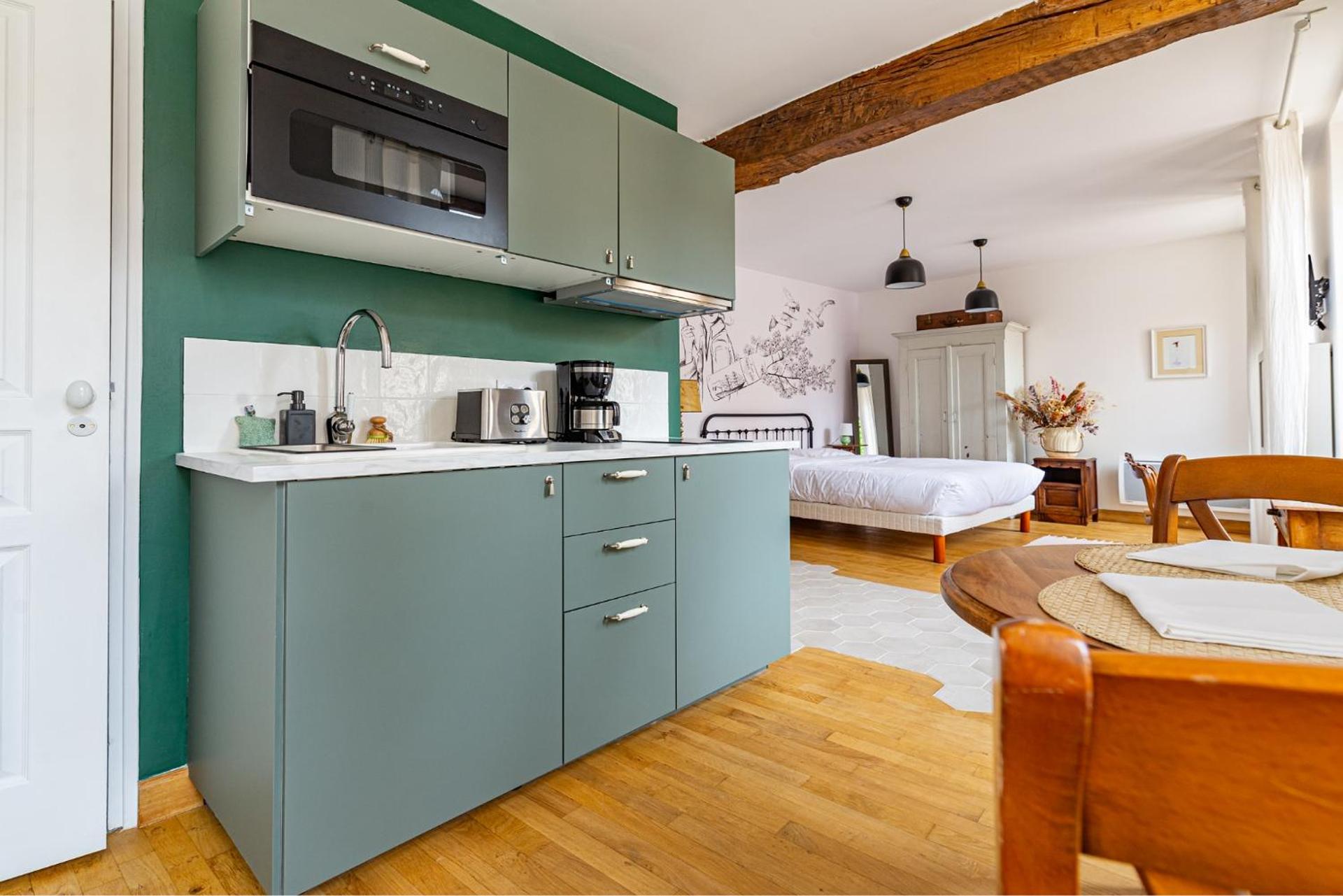 Kitchen or kitchenette