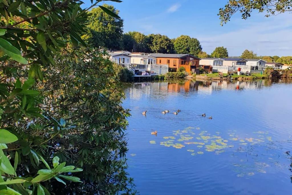 Coghurst Hall Holiday Home Sleeps 6, 2 bedrooms