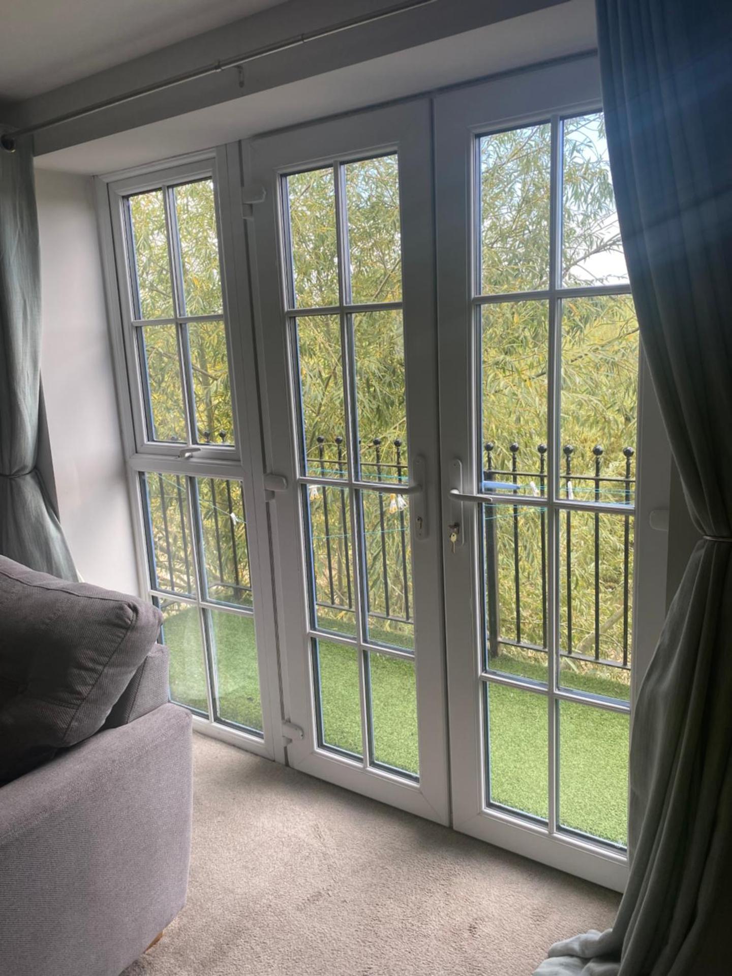 Upstairs river apartment