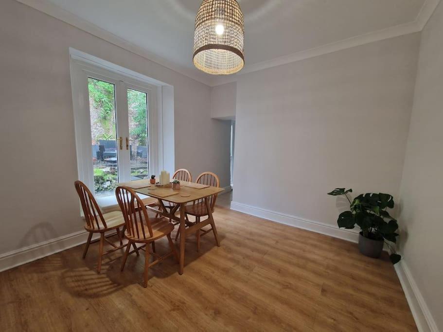 Lovely Seafront Apartment with Garden