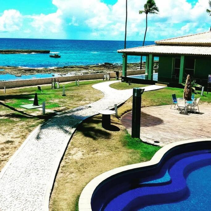 Village em Condomínio c/ piscina e acesso a praia