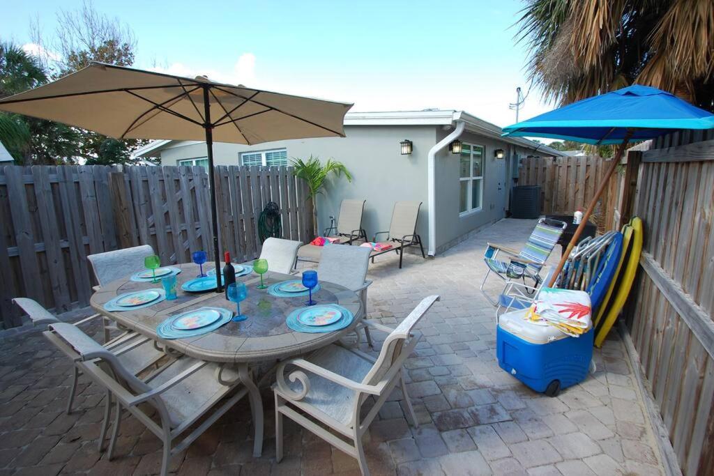 Hawaiian Cottage - Heated Pool Walk to the Beach