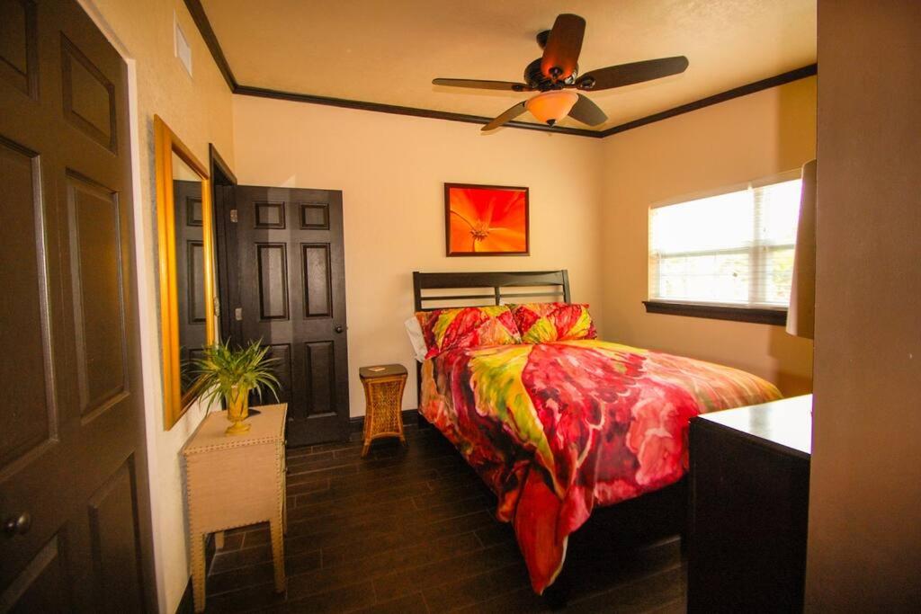 Tahitian Cottage - Heated Pool Walk to the Beach