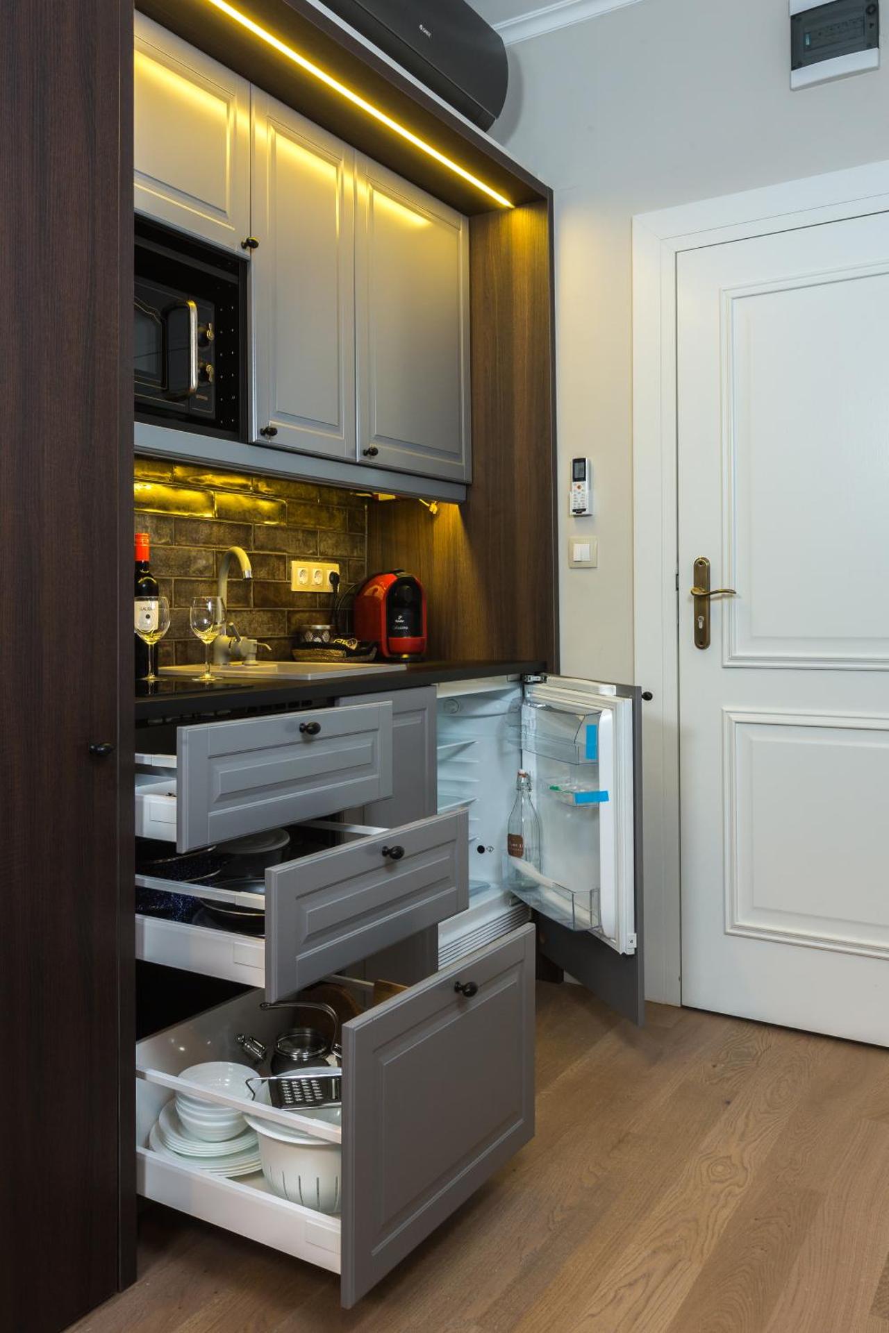 Kitchen or kitchenette