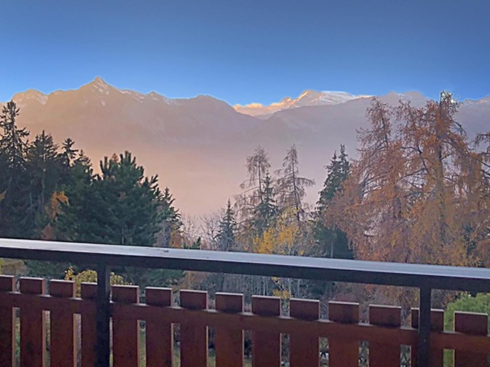 Les Mayens de l'Ours - At the foot of Piste de l'Ours' slope!