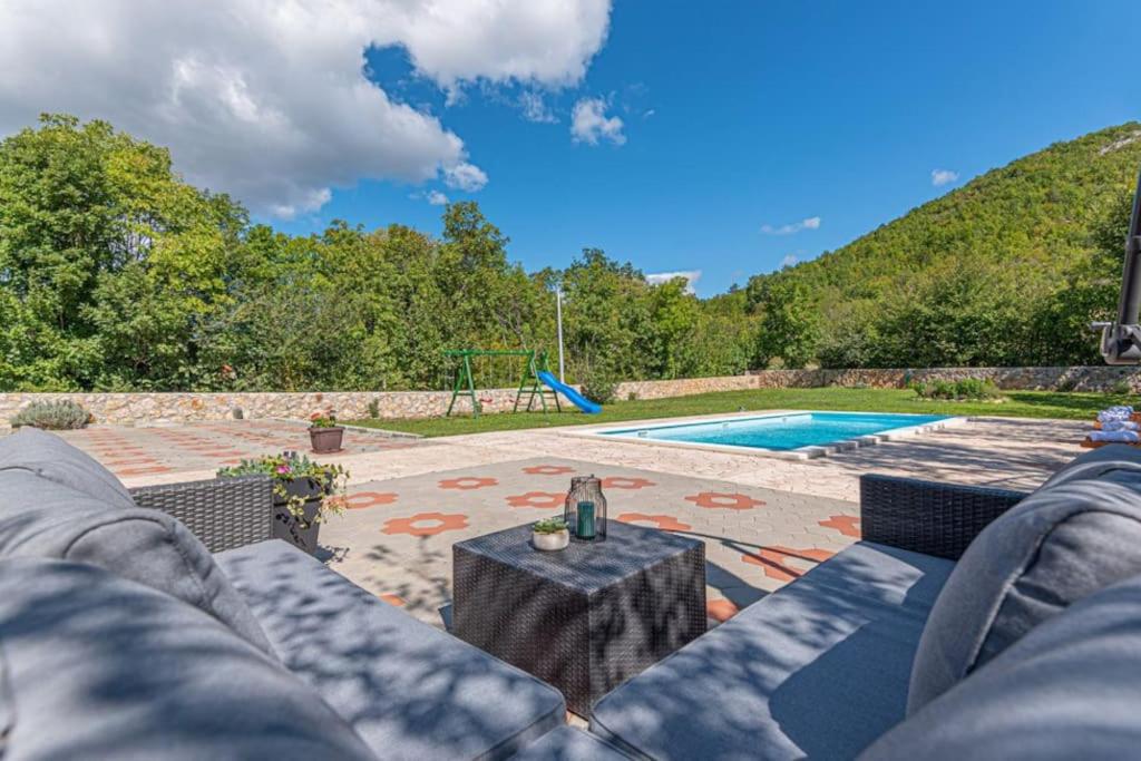 Kuća za odmor ARIJA sa velikim vanjskim bazenom