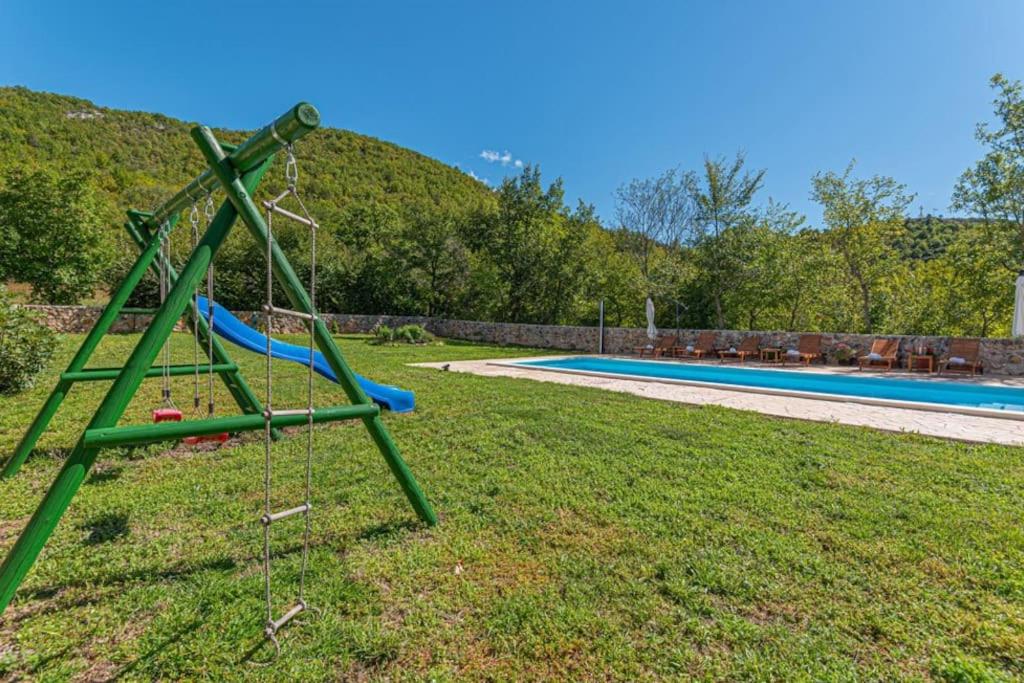 Kuća za odmor ARIJA sa velikim vanjskim bazenom