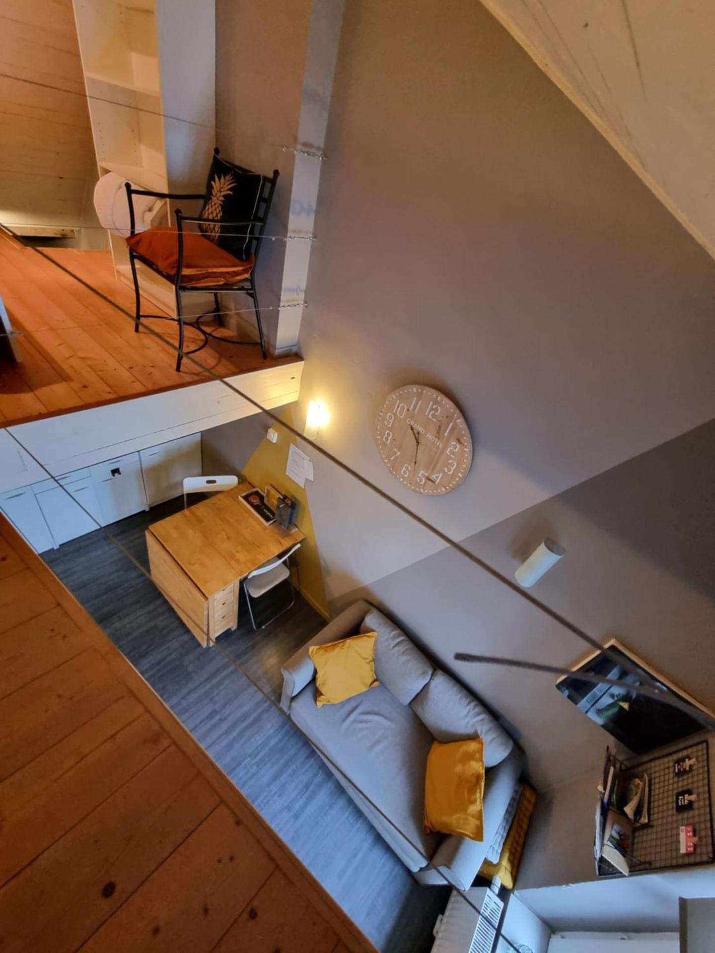 Studio AU CENTRE de Chimay, arrivee autonome