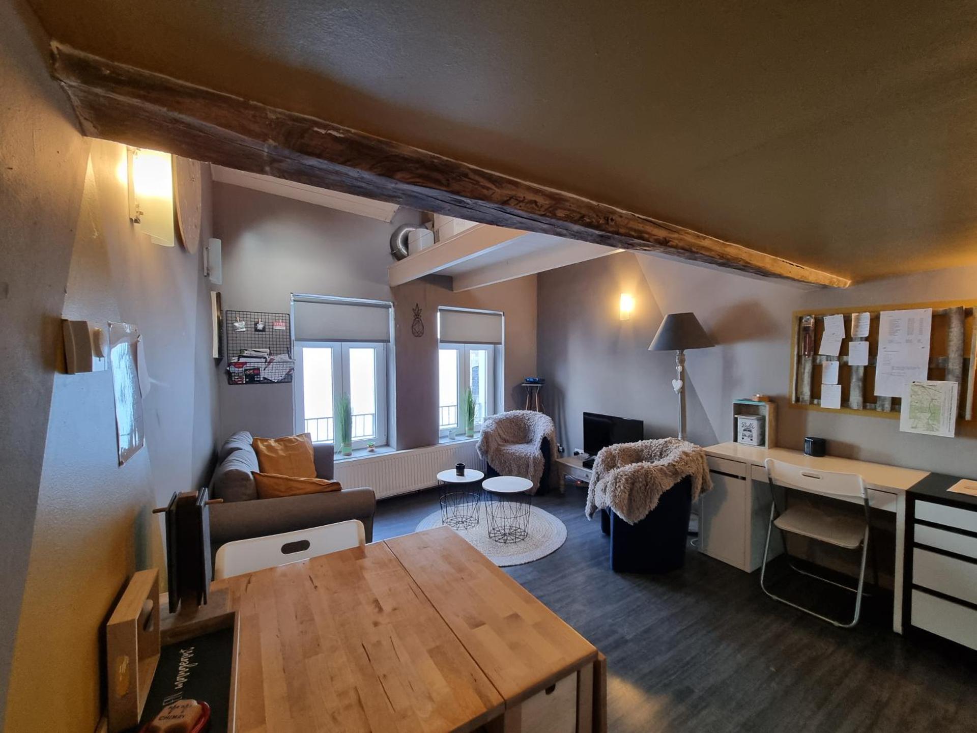 Studio AU CENTRE de Chimay, arrivee autonome