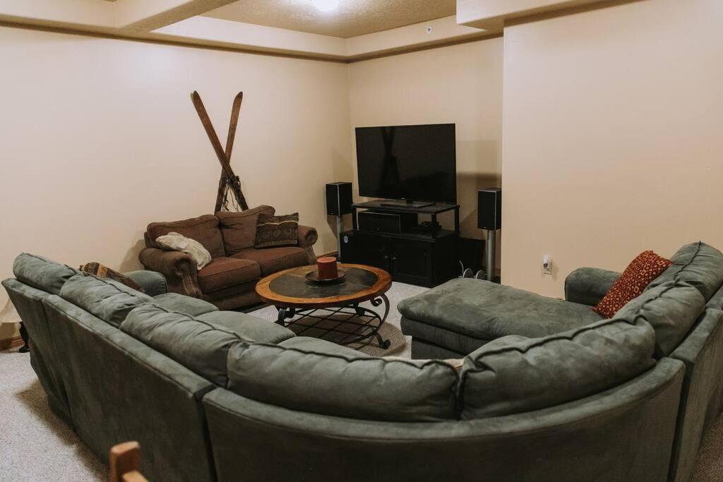 Communal lounge/ TV room