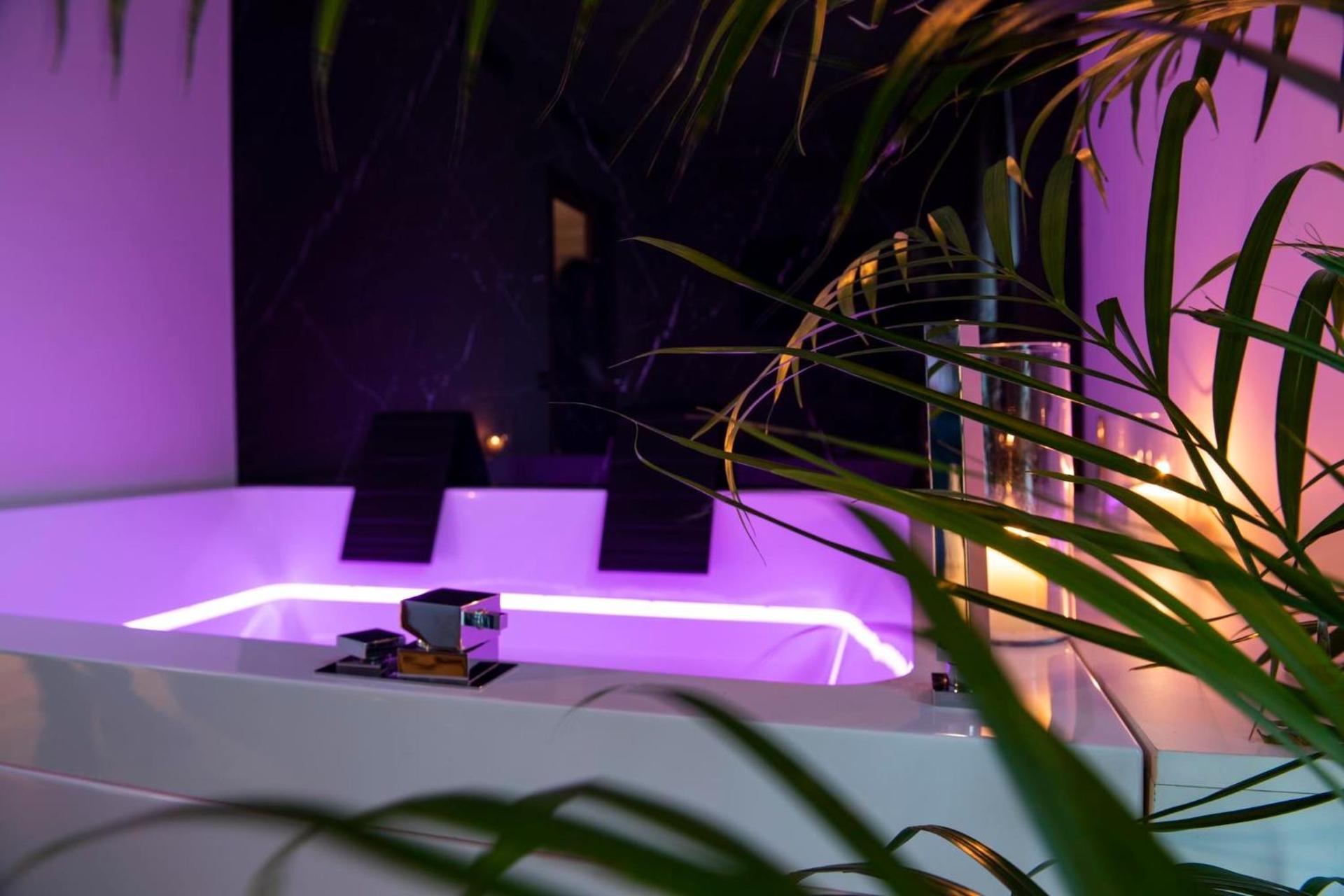 Deluxe Suite with Spa Bath