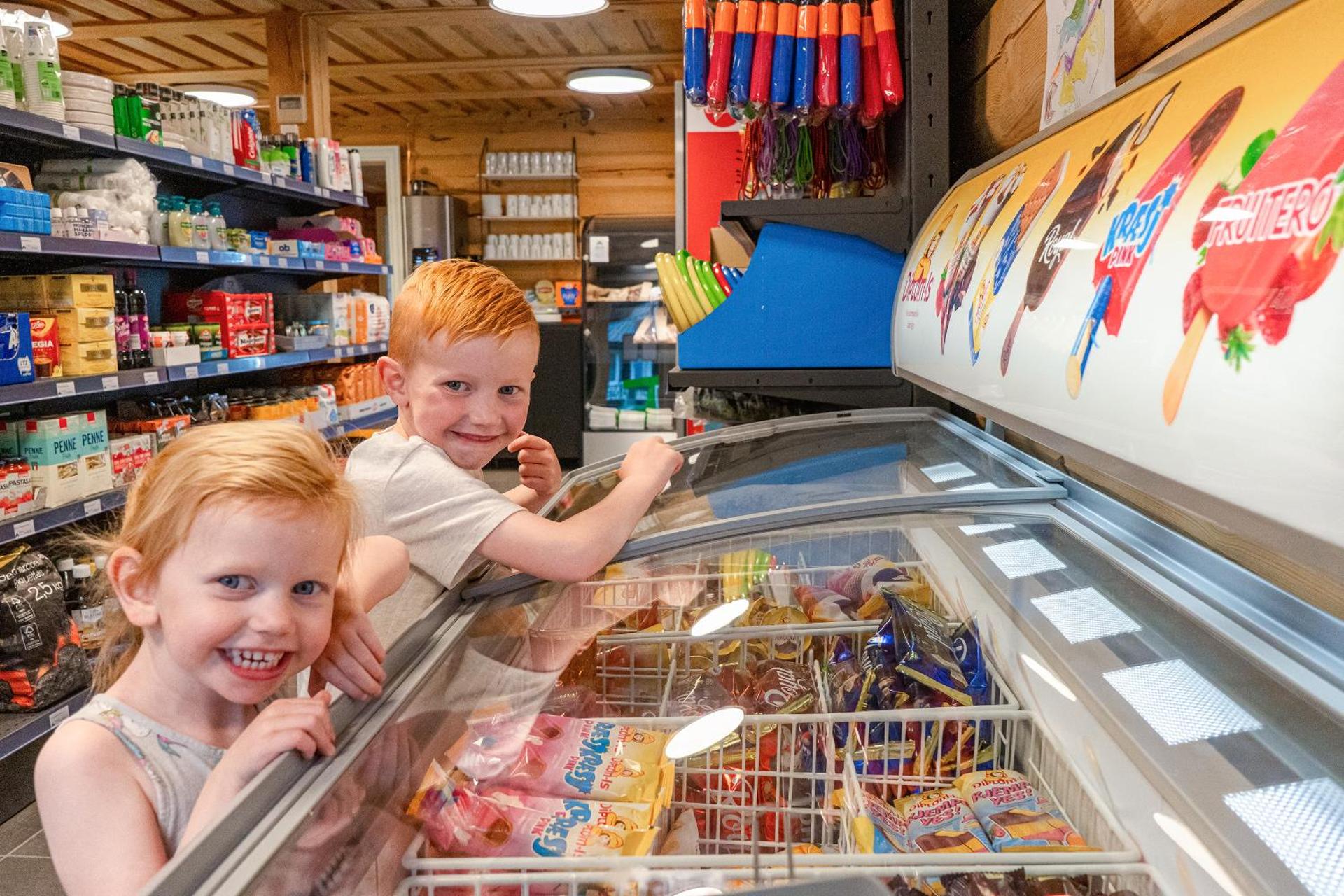 Supermarket/grocery shop