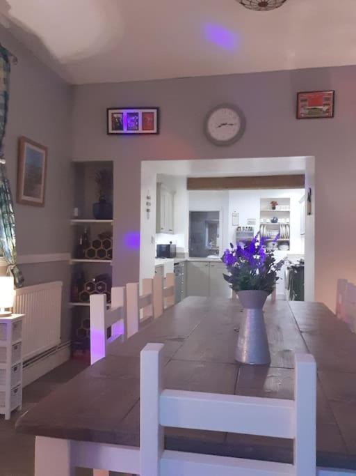 Big fireplace aga hot tub wet room barn garage