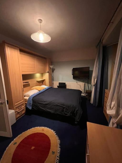 Big fireplace aga hot tub wet room barn garage