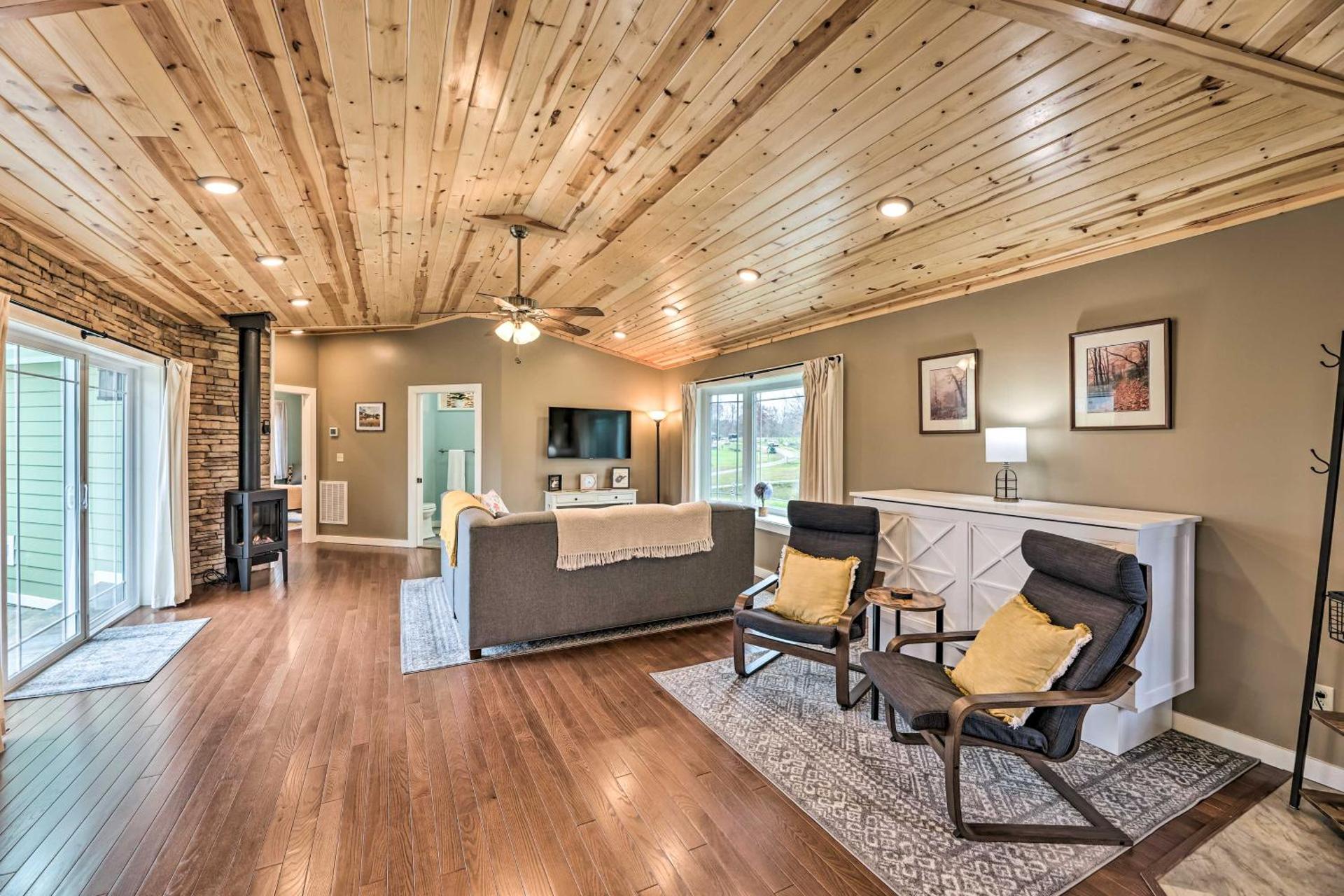 Guesthouse on Lonesome Hollow Hot Tub and Mtn Views