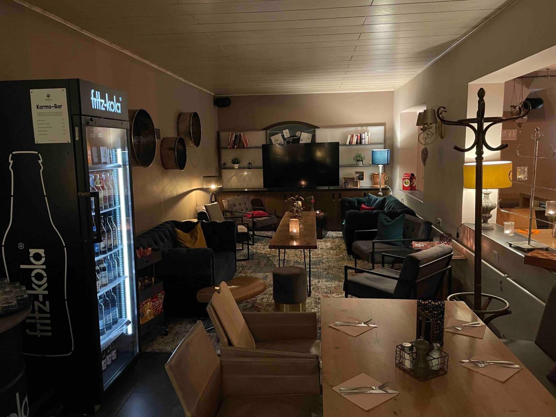 Communal lounge/ TV room