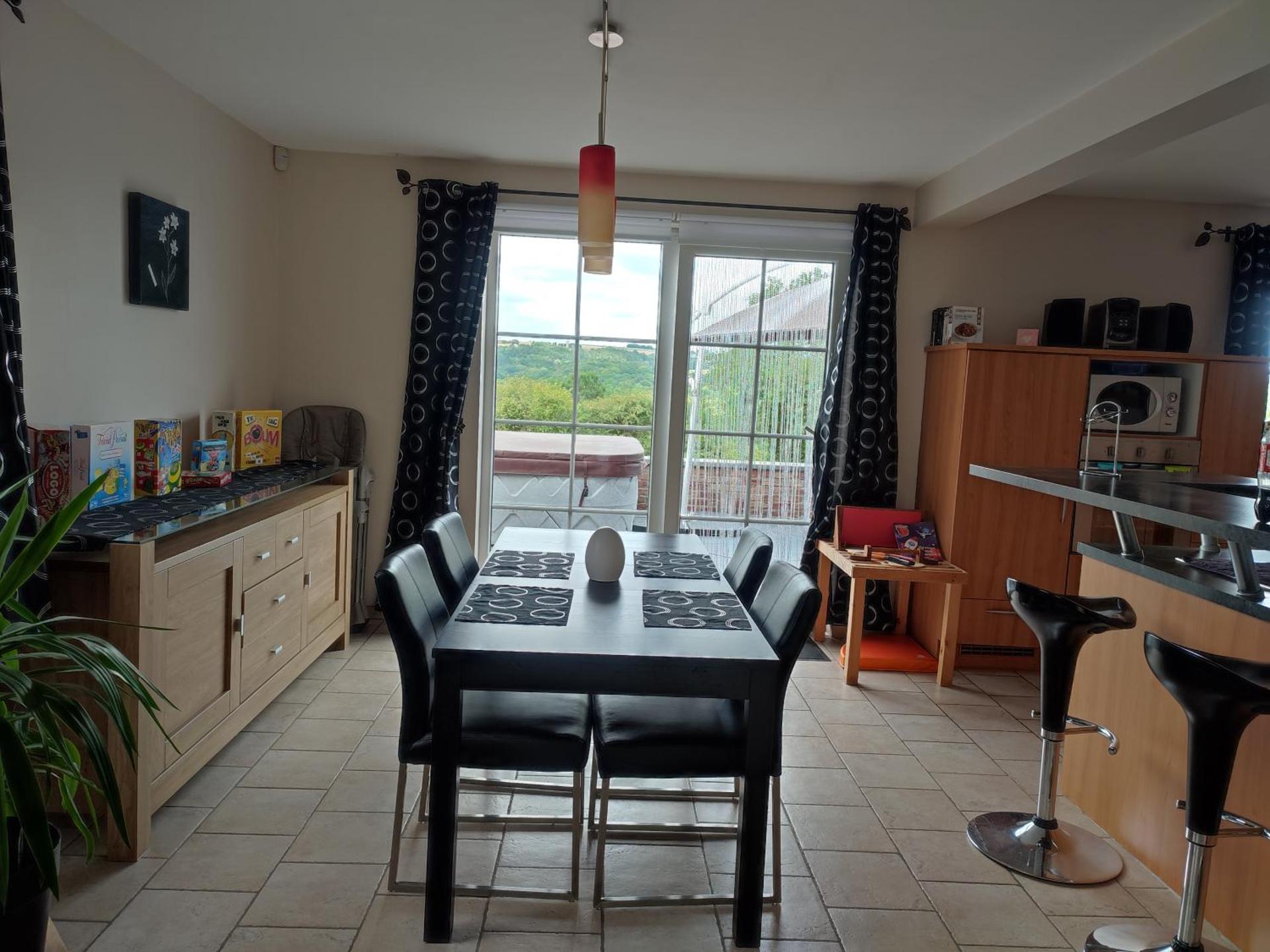 maison au bord du bois toute équipée avec jaccuzzi