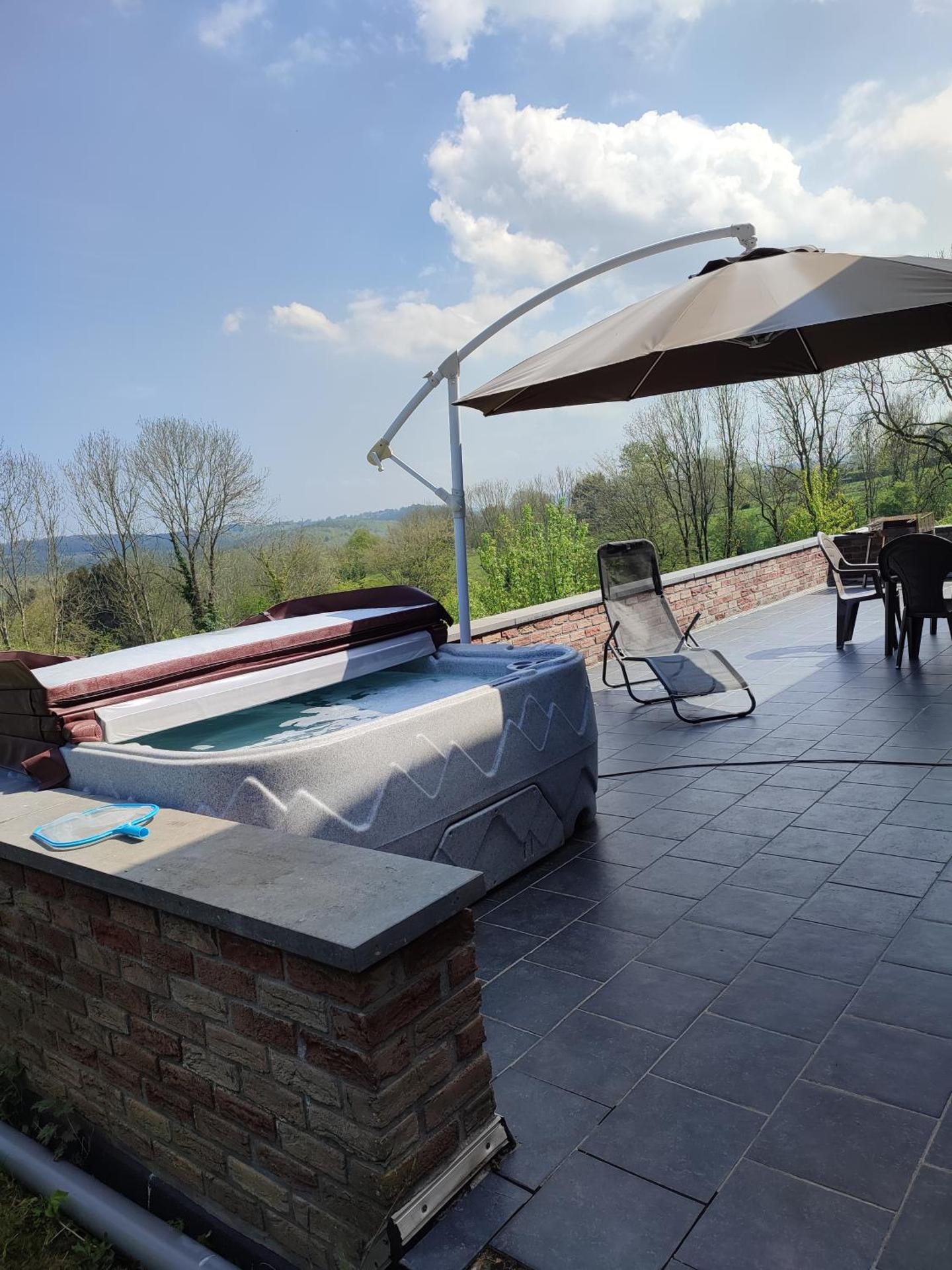 maison au bord du bois toute équipée avec jaccuzzi