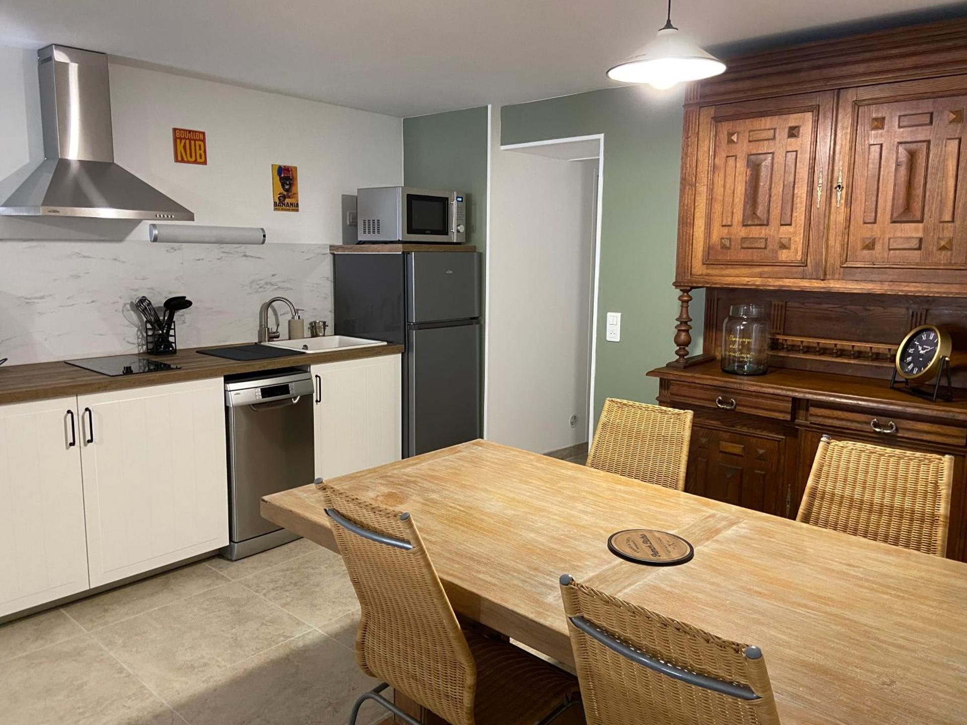 Kitchen or kitchenette