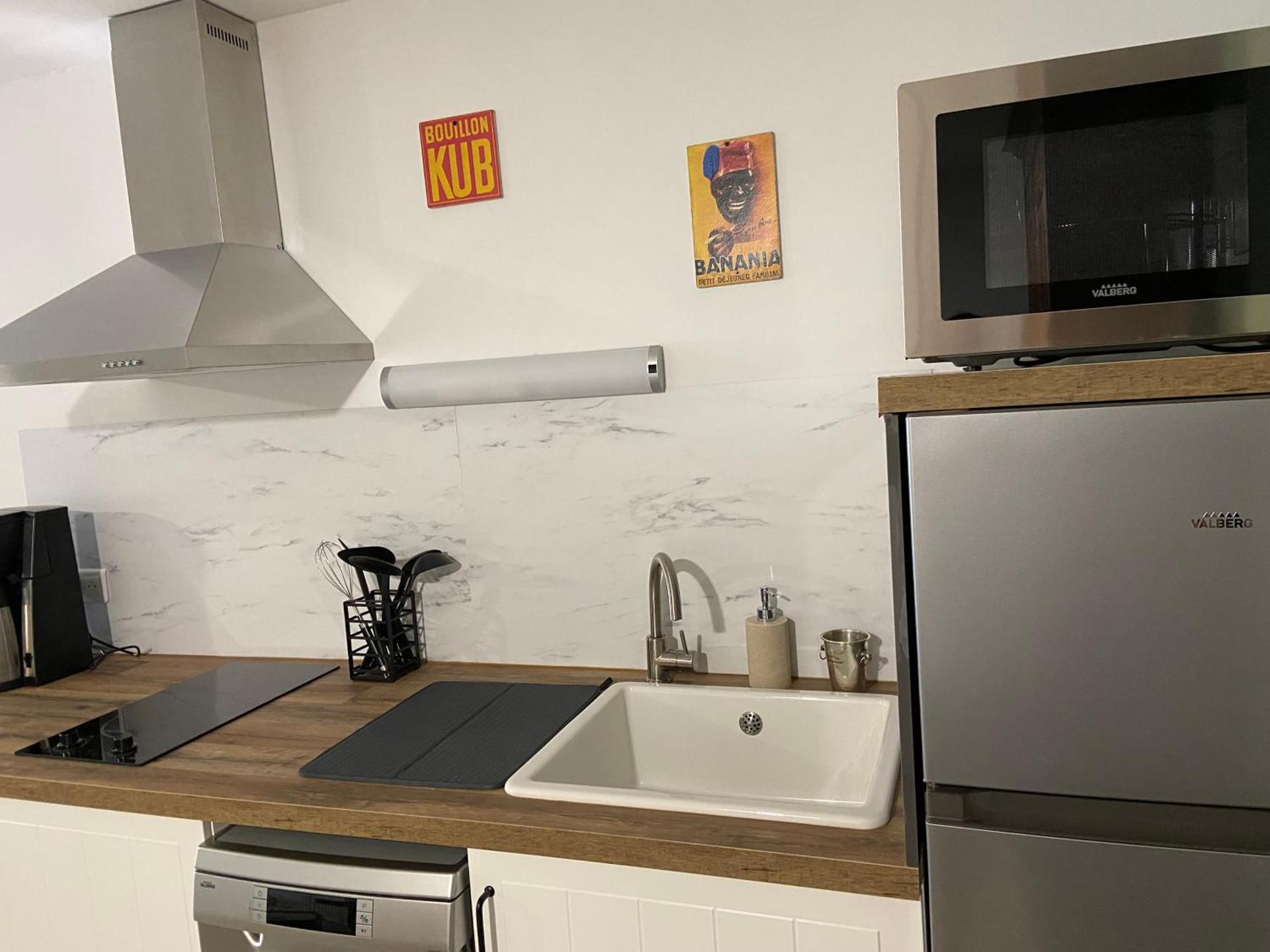 Kitchen or kitchenette